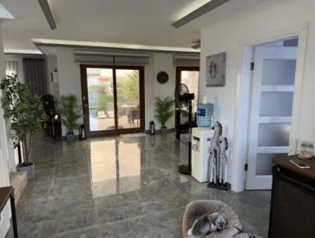 Didim Yeşiltepe De  Havuzlu Eşyalı Satılık Villa